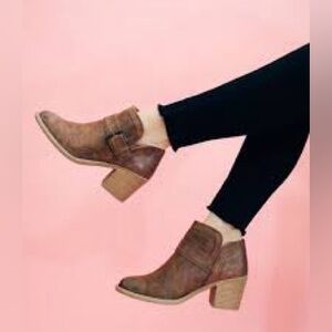 Qupid Tobin Women's Western Style Cognac Booties 7.5